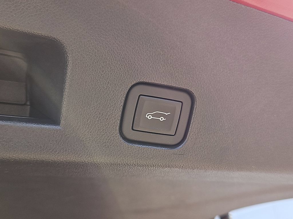 Certified 2025 Chevrolet Traverse LT w/ Midnight/Sport Edition FWD image 29