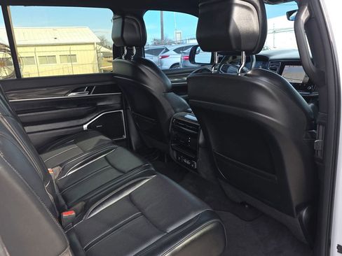 Used 2022 Jeep Wagoneer Series III image 12