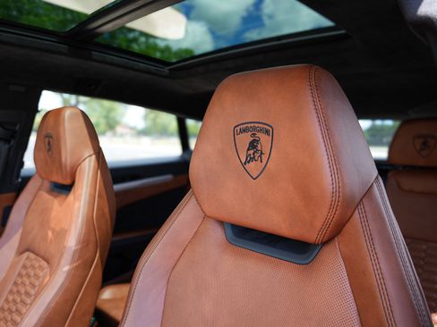 Used 2020 Lamborghini Urus AWD/4WD image 19