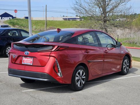 Used 2018 Toyota Prius Prime Premium image 6