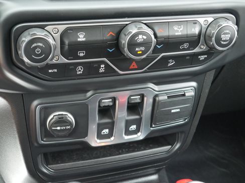 Used 2019 Jeep Wrangler Sport AWD/4WD image 13