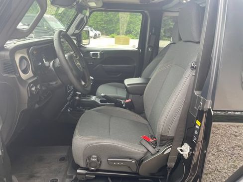 Used 2024 Jeep Wrangler Sport AWD/4WD image 31