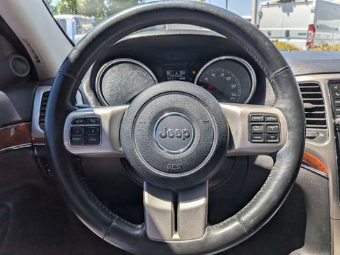 Used 2013 Jeep Grand Cherokee Limited w/ Advance Technology Group AWD/4WD image 17
