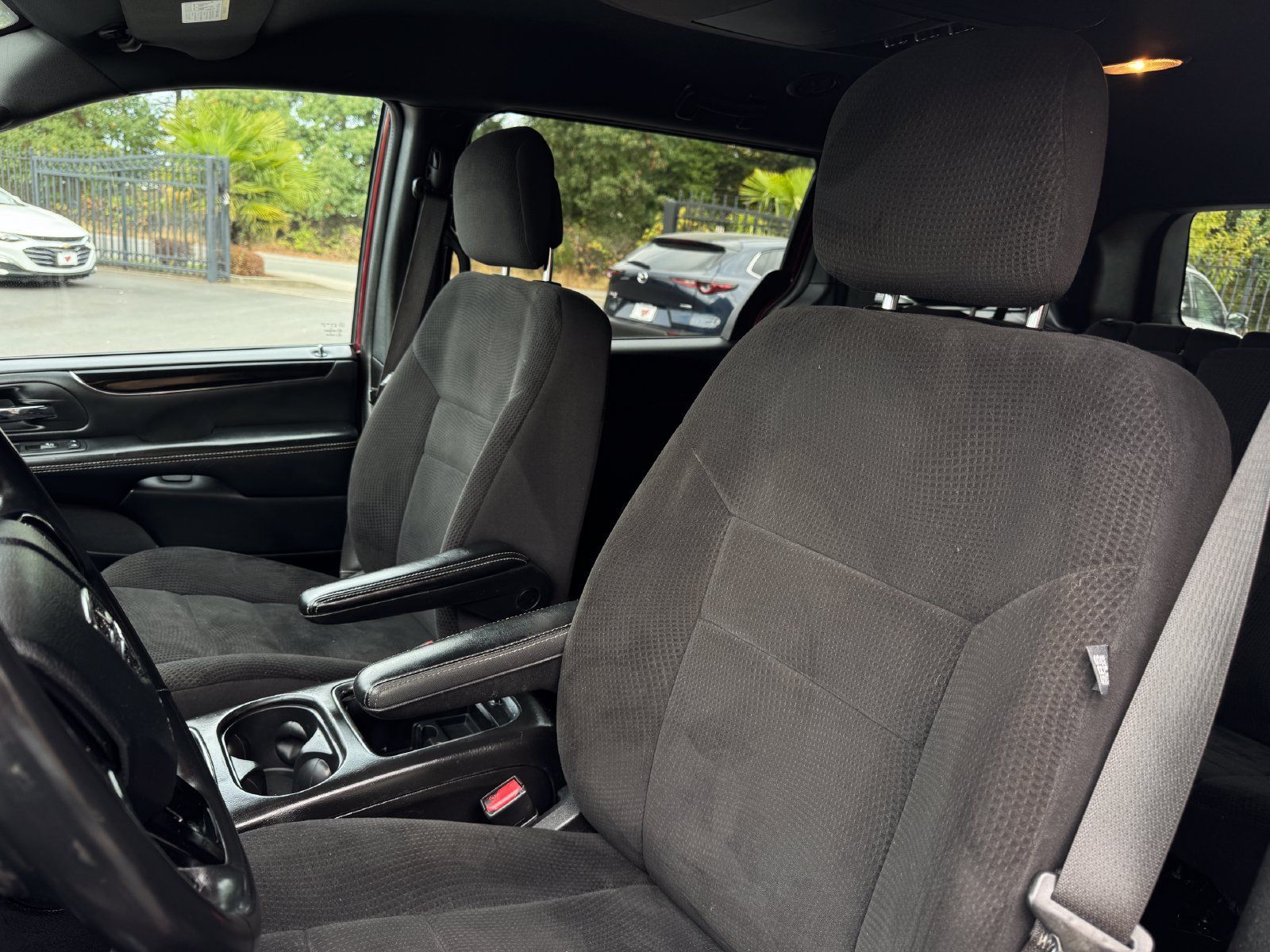 Used 2018 Dodge Grand Caravan SE FWD image 11