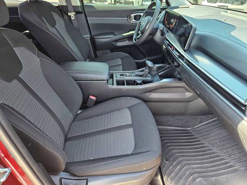 Certified 2025 Kia Sorento LX FWD image 19