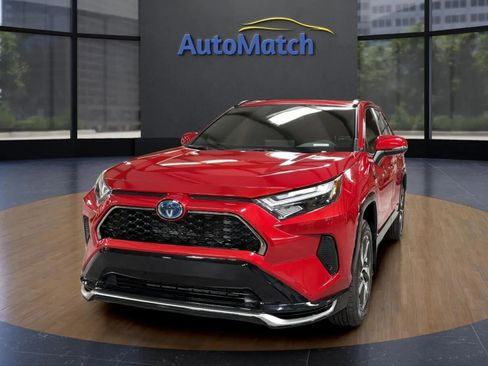 Used 2024 Toyota RAV4 SE image 3