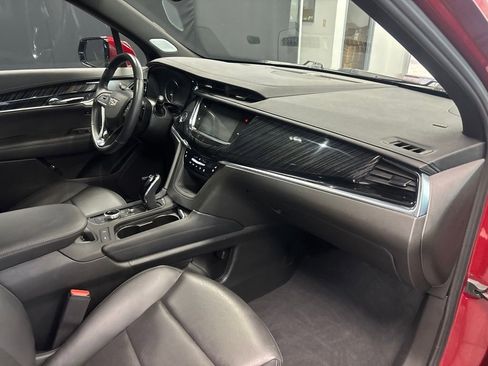 Used 2025 Cadillac XT6 Premium Luxury AWD/4WD image 16