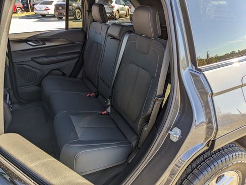 New 2025 Jeep Grand Cherokee Laredo image 33