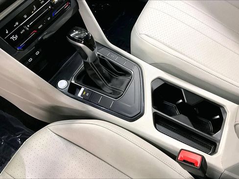 Used 2022 Volkswagen Tiguan SE image 20