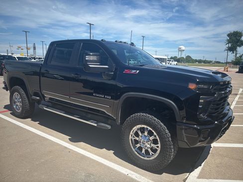 Used 2024 Chevrolet Silverado 2500 LT AWD/4WD image 6