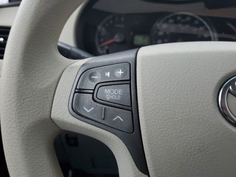 Used 2011 Toyota Sienna LE image 14