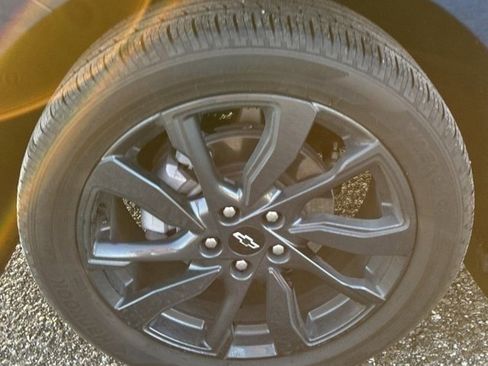 Used 2022 Chevrolet Equinox RS w/ LPO, Floor Liner Package image 5