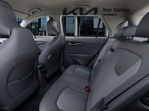 New 2026 Kia Niro EX image 18