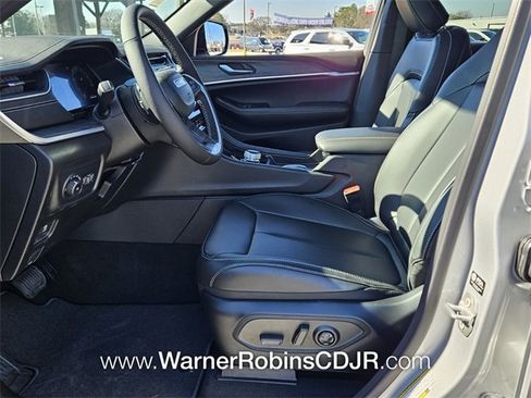 New 2025 Jeep Grand Cherokee Limited w/ Black Appearance Package image 5