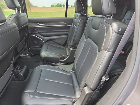 New 2026 Jeep Grand Cherokee L Limited AWD/4WD image 9