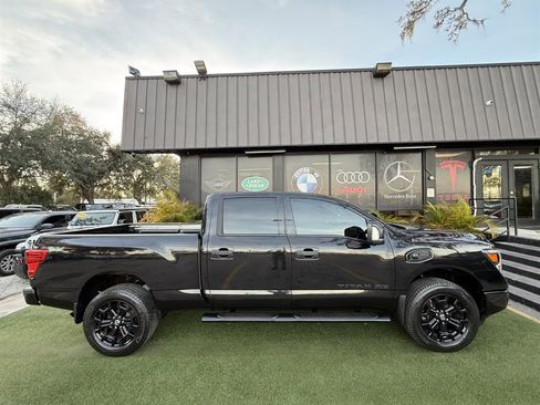 Used 2019 Nissan Titan SL w/ Midnight Edition image 9