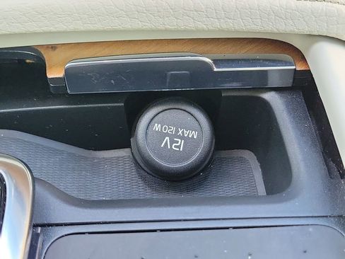 Used 2022 Volvo XC90 T6 Momentum w/ Protection Package image 33