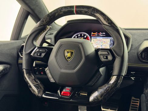 Used 2018 Lamborghini Huracan Performante image 22