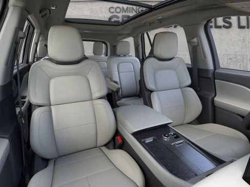 New 2026 Lincoln Aviator Reserve w/ Luxury Package RWD image 10
