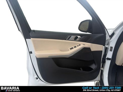 Used 2022 BMW X5 xDrive40i w/ Premium Package AWD/4WD image 11