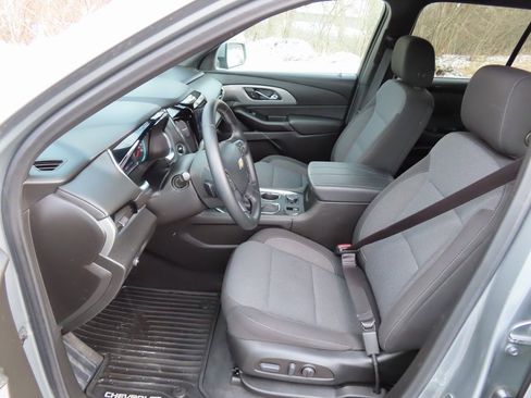 Used 2023 Chevrolet Traverse LT image 25