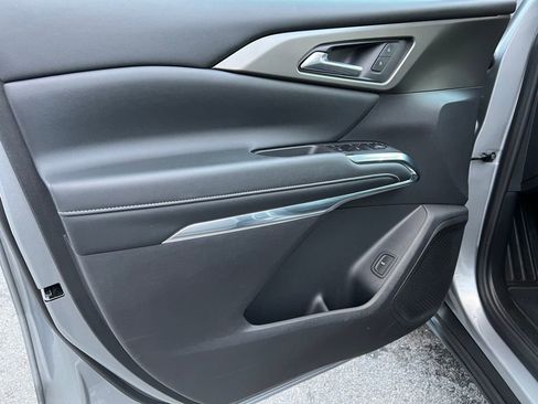 Used 2025 Chevrolet Traverse LT image 20