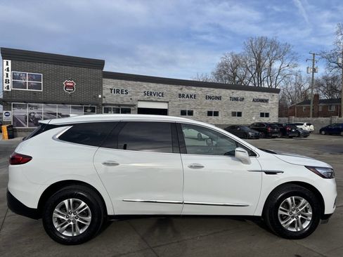 Used 2019 Buick Enclave Essence image 2