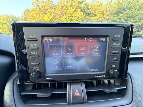 Used 2020 Toyota RAV4 LE FWD image 20