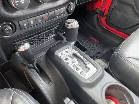 Used 2017 Jeep Wrangler Unlimited Rubicon AWD/4WD image 32