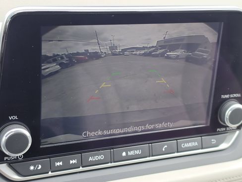 Used 2025 Nissan Rogue SV FWD image 24