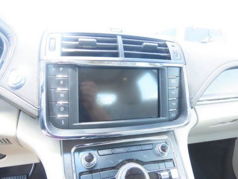 Used 2020 Lincoln Continental Reserve FWD image 27