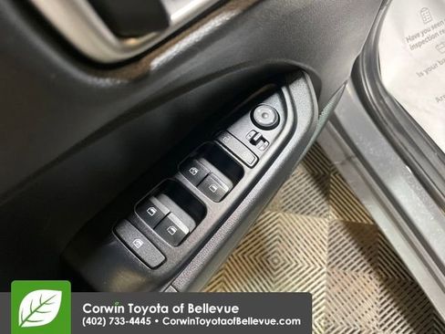 Used 2025 Hyundai Venue SEL image 11