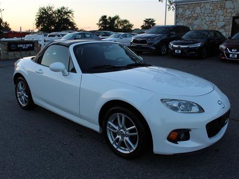 Used 2014 MAZDA MX-5 Miata Sport RWD image 9