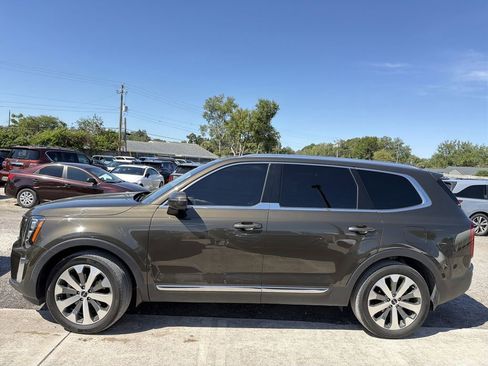 Certified 2022 Kia Telluride EX w/ EX Premium Package AWD/4WD image 7
