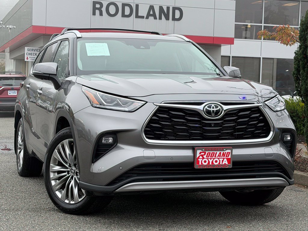 Certified 2026 Toyota Highlander Platinum AWD/4WD image 1