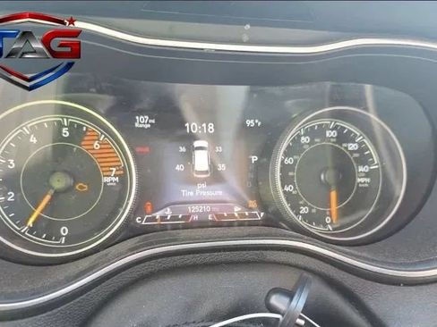 Used 2019 Jeep Cherokee Limited AWD/4WD image 2
