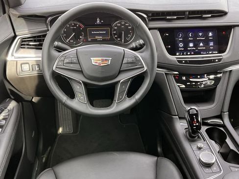 New 2026 Cadillac XT5 Luxury image 10