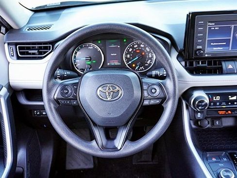 Used 2021 Toyota RAV4 XLE AWD/4WD image 21