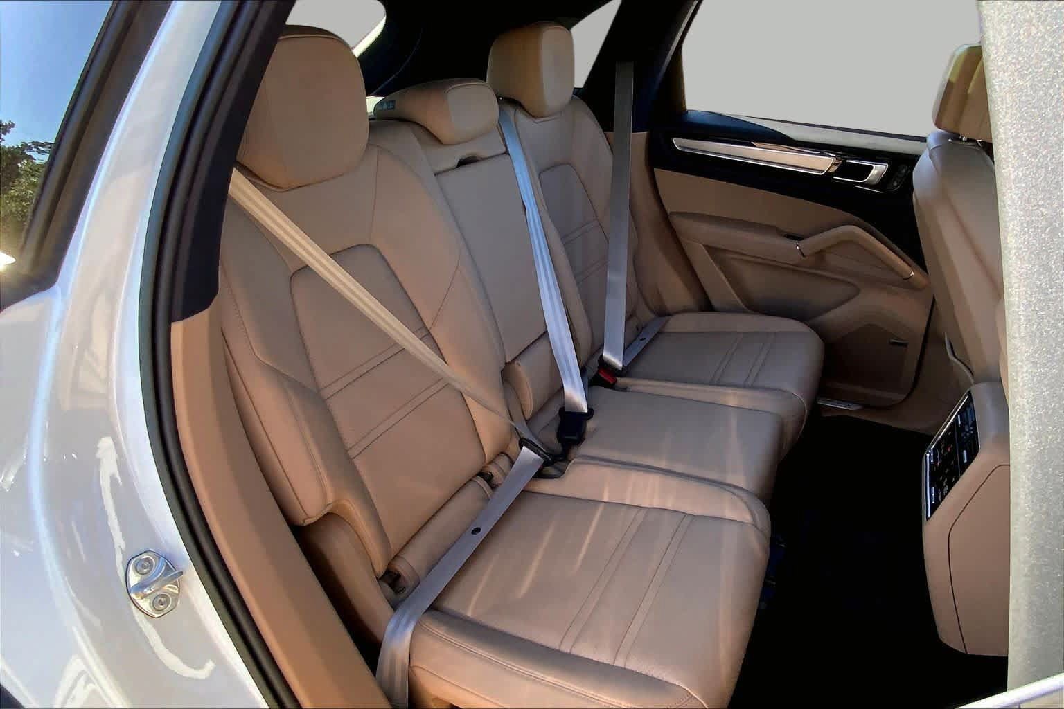 Used 2022 Porsche Cayenne Platinum Edition AWD/4WD image 20