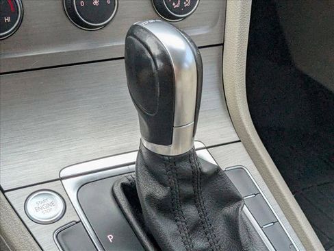 Used 2015 Volkswagen Golf TDI SE image 8