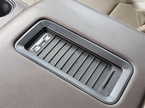 Used 2016 Chevrolet Suburban LT image 34