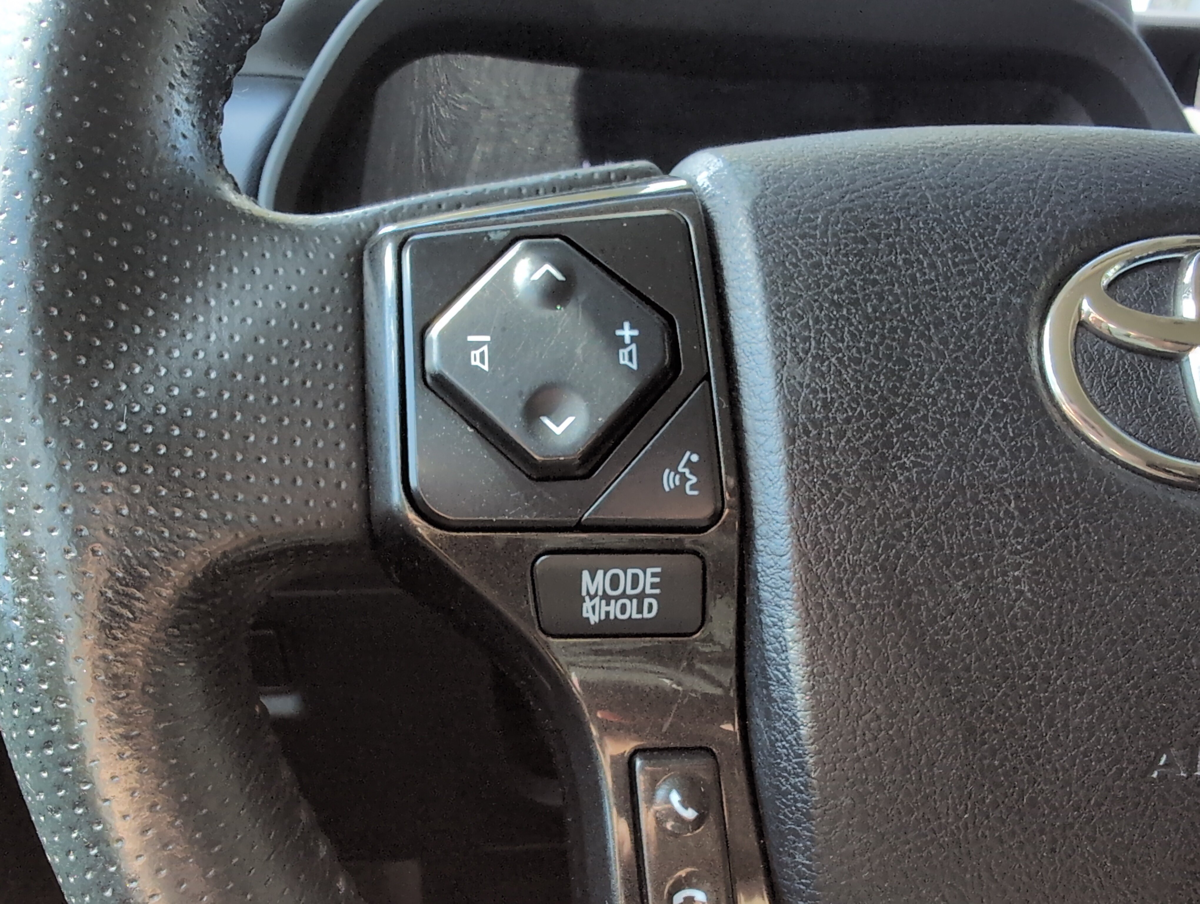 Used 2020 Toyota 4Runner TRD Off-Road AWD/4WD image 19