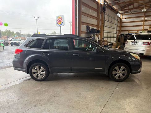 Used 2010 Subaru Outback 2.5i Premium AWD/4WD image 4