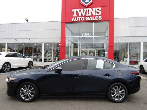 Used 2021 MAZDA MAZDA3 s image 2