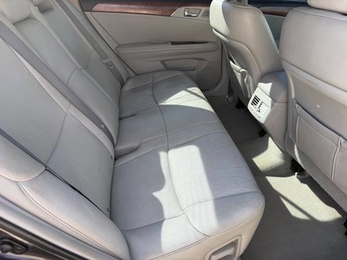 Used 2011 Toyota Avalon Limited image 19