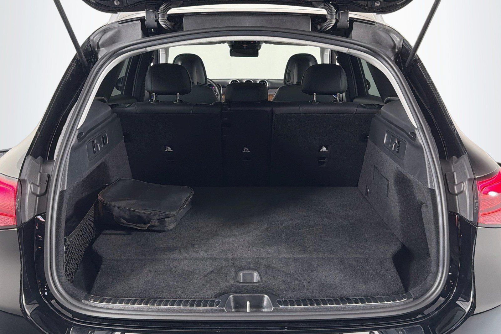 Certified 2025 Mercedes-Benz GLC 350e 4MATIC w/ Driver Assistance Package image 23