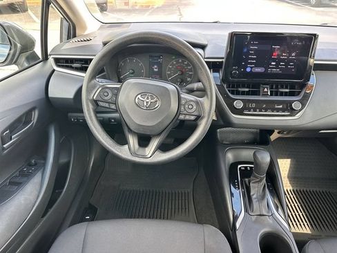 Used 2025 Toyota Corolla LE FWD image 12