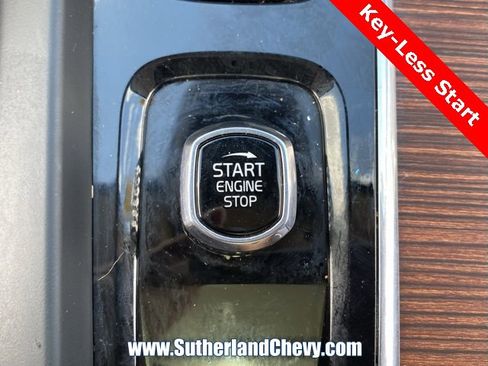 Used 2023 Volvo XC60 T8 Plus image 32