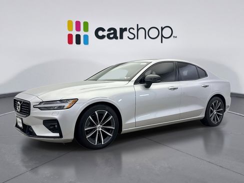 Used 2022 Volvo S60 B5 Momentum w/ Premium Package image 1