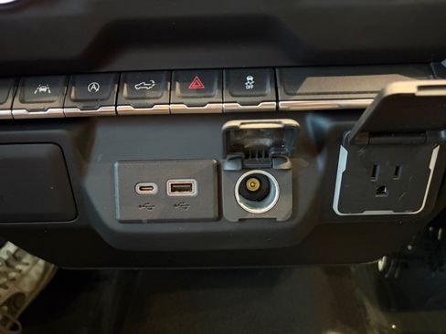 Used 2022 Chevrolet Silverado 1500 Custom AWD/4WD image 25